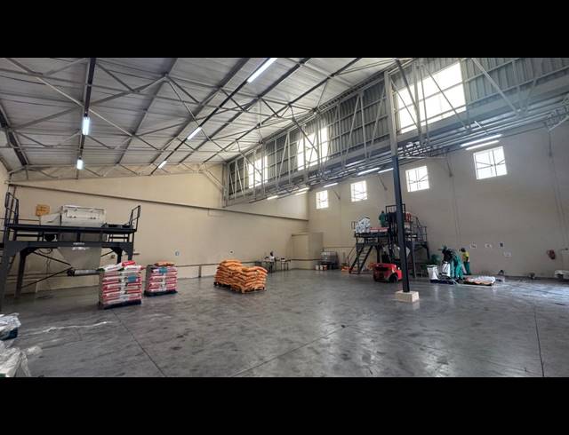 2,600M² WAREHOUSE FOR SALE IN WYNBERG